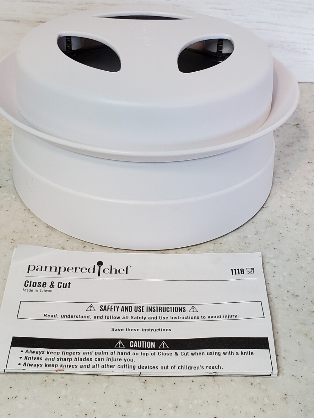 Pampered Chef Close & Cut Food Slicer Holder Bagel Tomato Grapes #1118